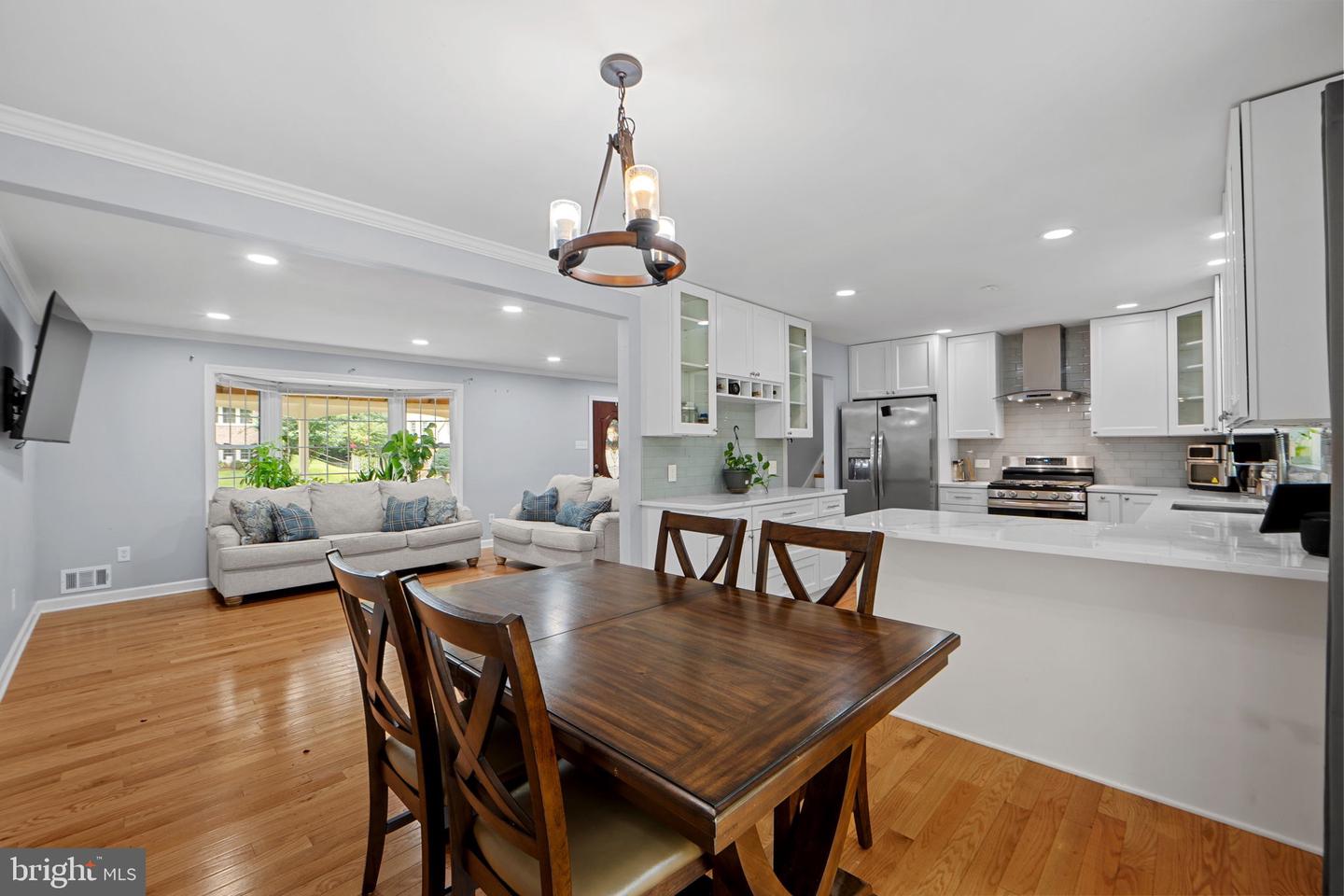 7222 WILLOW OAK PL, SPRINGFIELD, Virginia 22153, 4 Bedrooms Bedrooms, 7 Rooms Rooms,3 BathroomsBathrooms,Residential,For sale,7222 WILLOW OAK PL,VAFX2269958 MLS # VAFX2269958