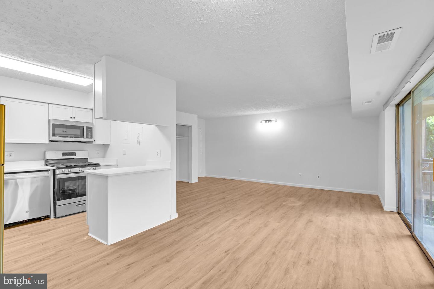 7855 ENOLA ST #103, MCLEAN, Virginia 22102, 3 Bedrooms Bedrooms, ,2 BathroomsBathrooms,Residential,For sale,7855 ENOLA ST #103,VAFX2269992 MLS # VAFX2269992