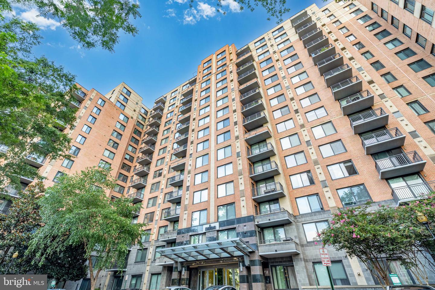 2451 MIDTOWN AVE #714, ALEXANDRIA, Virginia 22303, 2 Bedrooms Bedrooms, ,2 BathroomsBathrooms,Residential,For sale,2451 MIDTOWN AVE #714,VAFX2270004 MLS # VAFX2270004