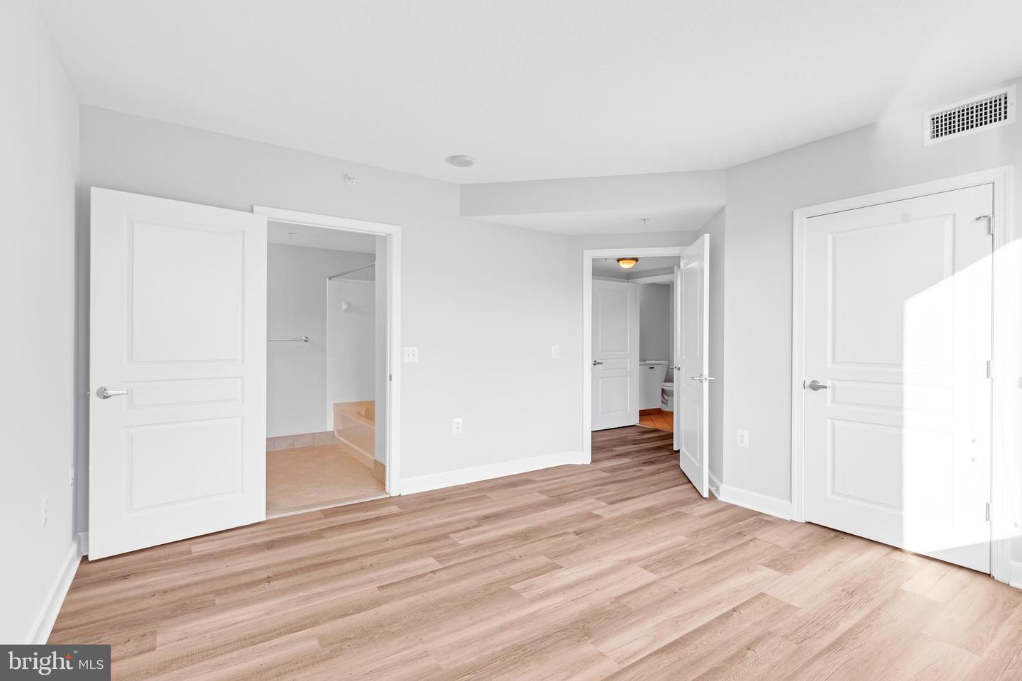 2451 MIDTOWN AVE #714, ALEXANDRIA, Virginia 22303, 2 Bedrooms Bedrooms, ,2 BathroomsBathrooms,Residential,For sale,2451 MIDTOWN AVE #714,VAFX2270004 MLS # VAFX2270004