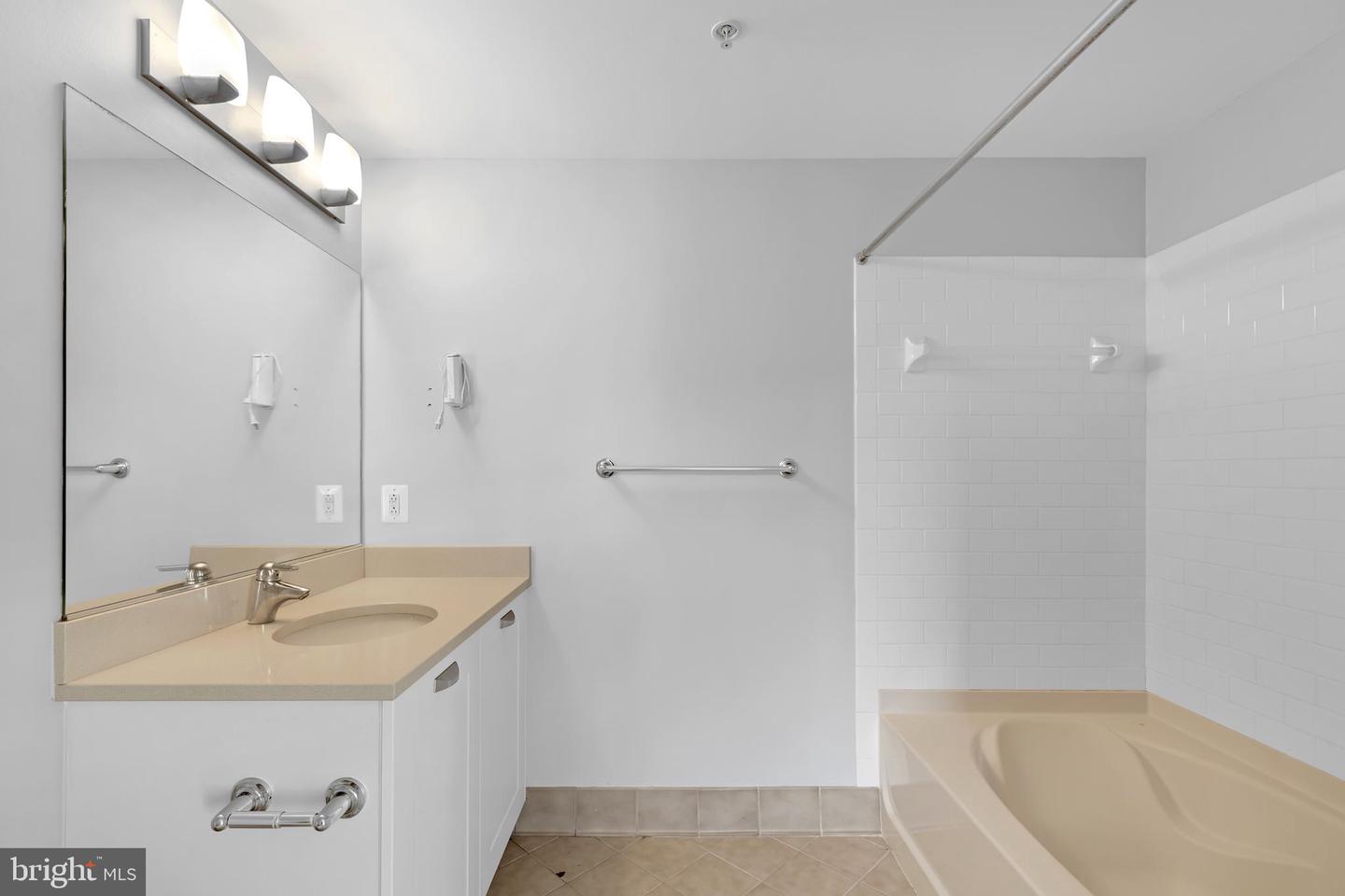 2451 MIDTOWN AVE #714, ALEXANDRIA, Virginia 22303, 2 Bedrooms Bedrooms, ,2 BathroomsBathrooms,Residential,For sale,2451 MIDTOWN AVE #714,VAFX2270004 MLS # VAFX2270004