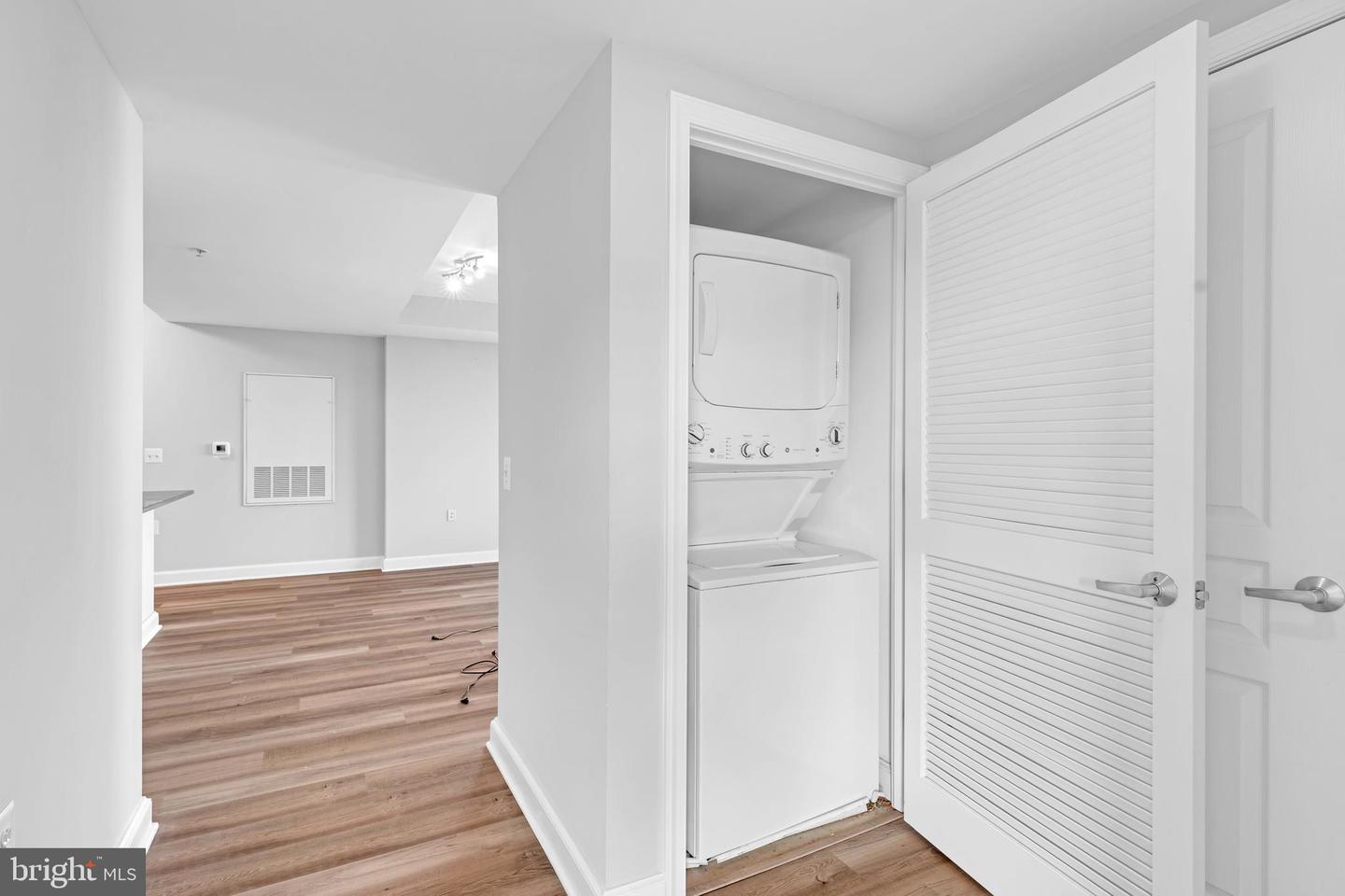 2451 MIDTOWN AVE #714, ALEXANDRIA, Virginia 22303, 2 Bedrooms Bedrooms, ,2 BathroomsBathrooms,Residential,For sale,2451 MIDTOWN AVE #714,VAFX2270004 MLS # VAFX2270004
