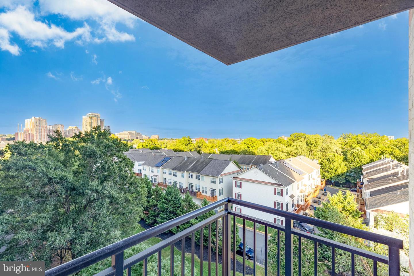 2451 MIDTOWN AVE #714, ALEXANDRIA, Virginia 22303, 2 Bedrooms Bedrooms, ,2 BathroomsBathrooms,Residential,For sale,2451 MIDTOWN AVE #714,VAFX2270004 MLS # VAFX2270004