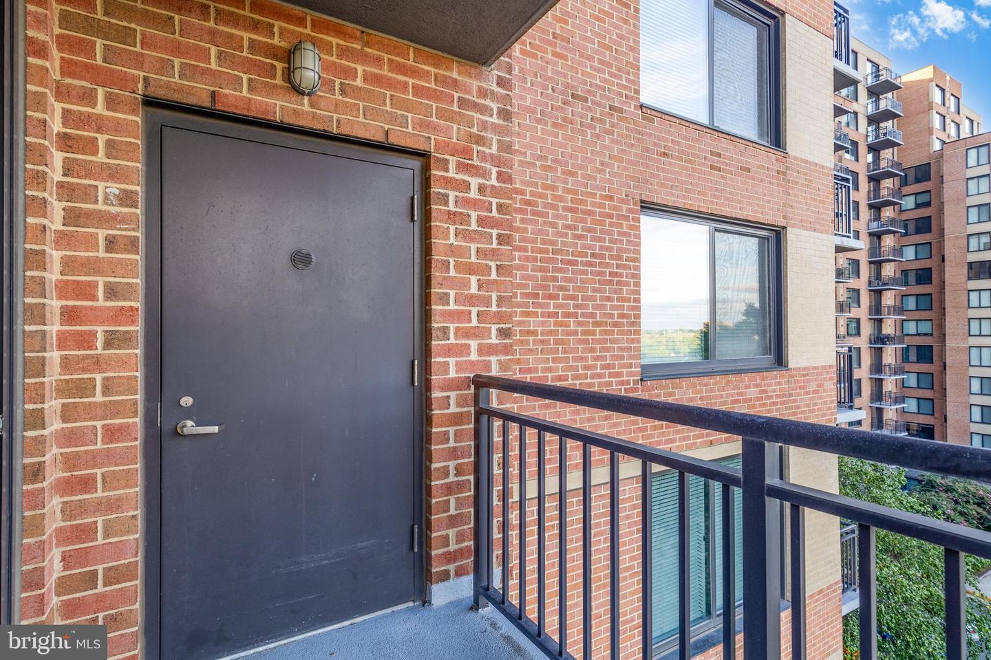 2451 MIDTOWN AVE #714, ALEXANDRIA, Virginia 22303, 2 Bedrooms Bedrooms, ,2 BathroomsBathrooms,Residential,For sale,2451 MIDTOWN AVE #714,VAFX2270004 MLS # VAFX2270004