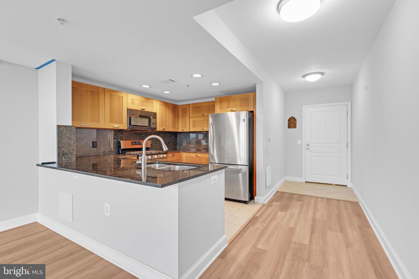 2451 MIDTOWN AVE #714, ALEXANDRIA, Virginia 22303, 2 Bedrooms Bedrooms, ,2 BathroomsBathrooms,Residential,For sale,2451 MIDTOWN AVE #714,VAFX2270004 MLS # VAFX2270004