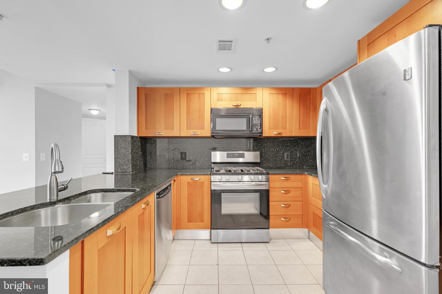 2451 MIDTOWN AVE #714, ALEXANDRIA, Virginia 22303, 2 Bedrooms Bedrooms, ,2 BathroomsBathrooms,Residential,For sale,2451 MIDTOWN AVE #714,VAFX2270004 MLS # VAFX2270004