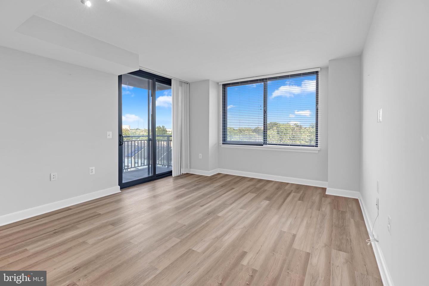 2451 MIDTOWN AVE #714, ALEXANDRIA, Virginia 22303, 2 Bedrooms Bedrooms, ,2 BathroomsBathrooms,Residential,For sale,2451 MIDTOWN AVE #714,VAFX2270004 MLS # VAFX2270004