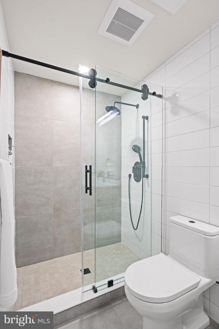 733 8TH ST SE #304, WASHINGTON, District Of Columbia 20003, 2 Bedrooms Bedrooms, ,1 BathroomBathrooms,Residential,For sale,733 8TH ST SE #304,DCDC2211748 MLS # DCDC2211748