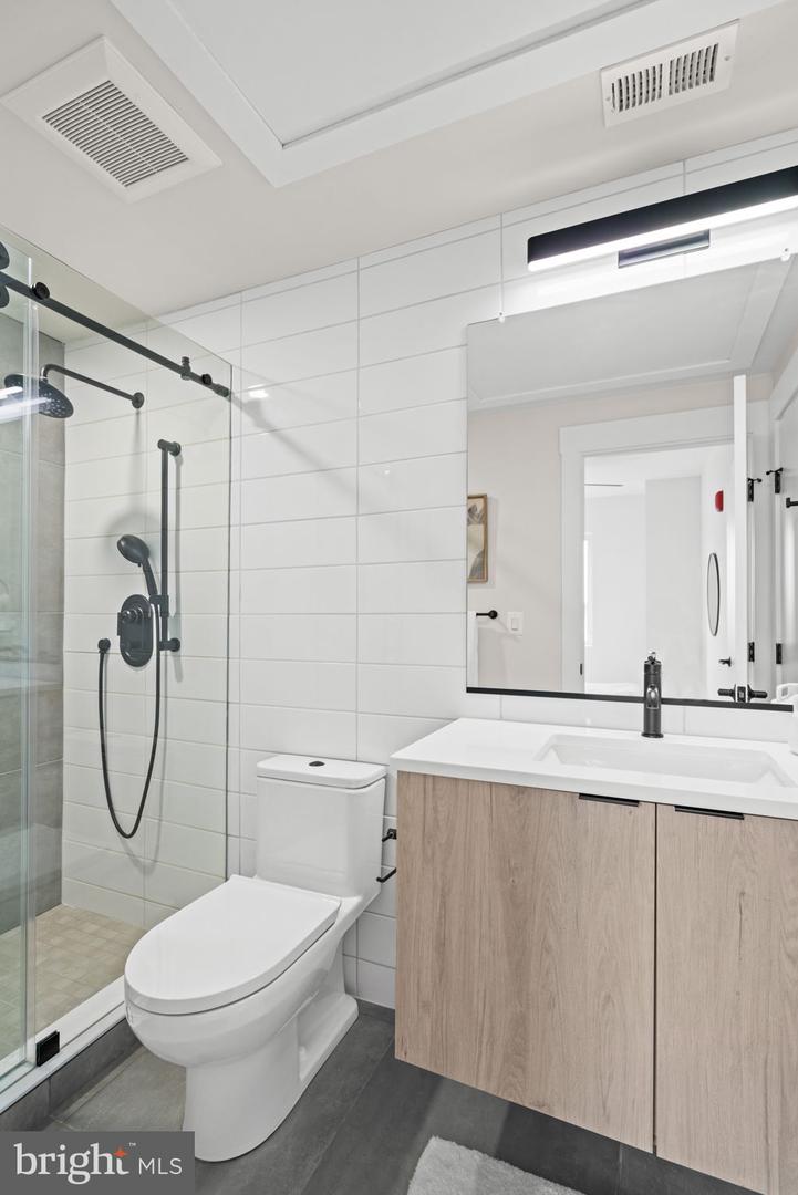 733 8TH ST SE #304, WASHINGTON, District Of Columbia 20003, 2 Bedrooms Bedrooms, ,1 BathroomBathrooms,Residential,For sale,733 8TH ST SE #304,DCDC2211748 MLS # DCDC2211748