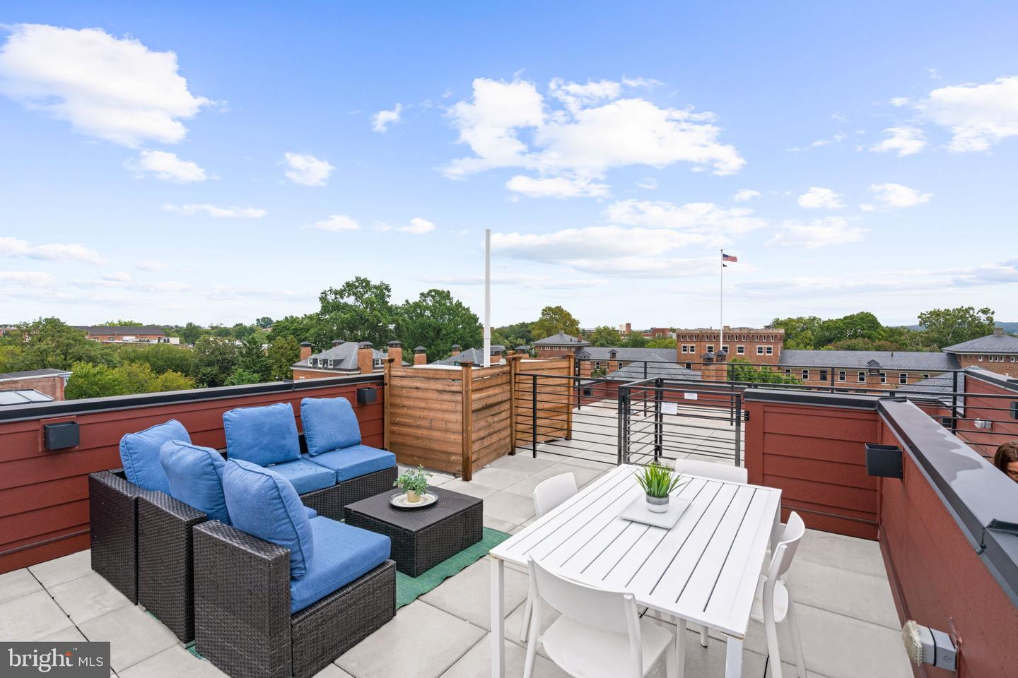733 8TH ST SE #304, WASHINGTON, District Of Columbia 20003, 2 Bedrooms Bedrooms, ,1 BathroomBathrooms,Residential,For sale,733 8TH ST SE #304,DCDC2211748 MLS # DCDC2211748
