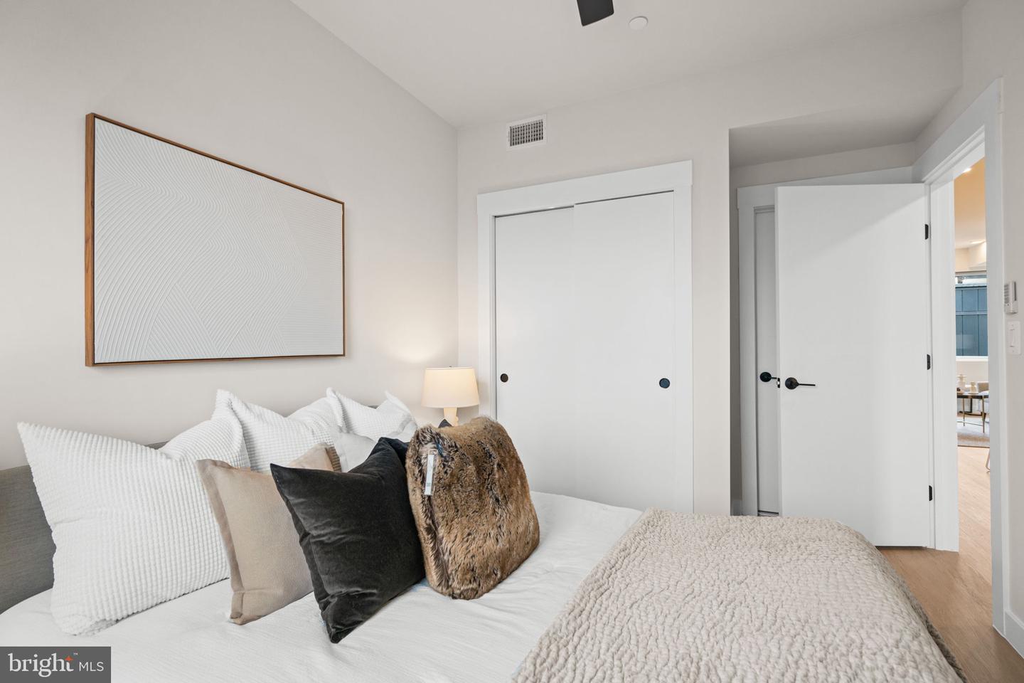 733 8TH ST SE #304, WASHINGTON, District Of Columbia 20003, 2 Bedrooms Bedrooms, ,1 BathroomBathrooms,Residential,For sale,733 8TH ST SE #304,DCDC2211748 MLS # DCDC2211748