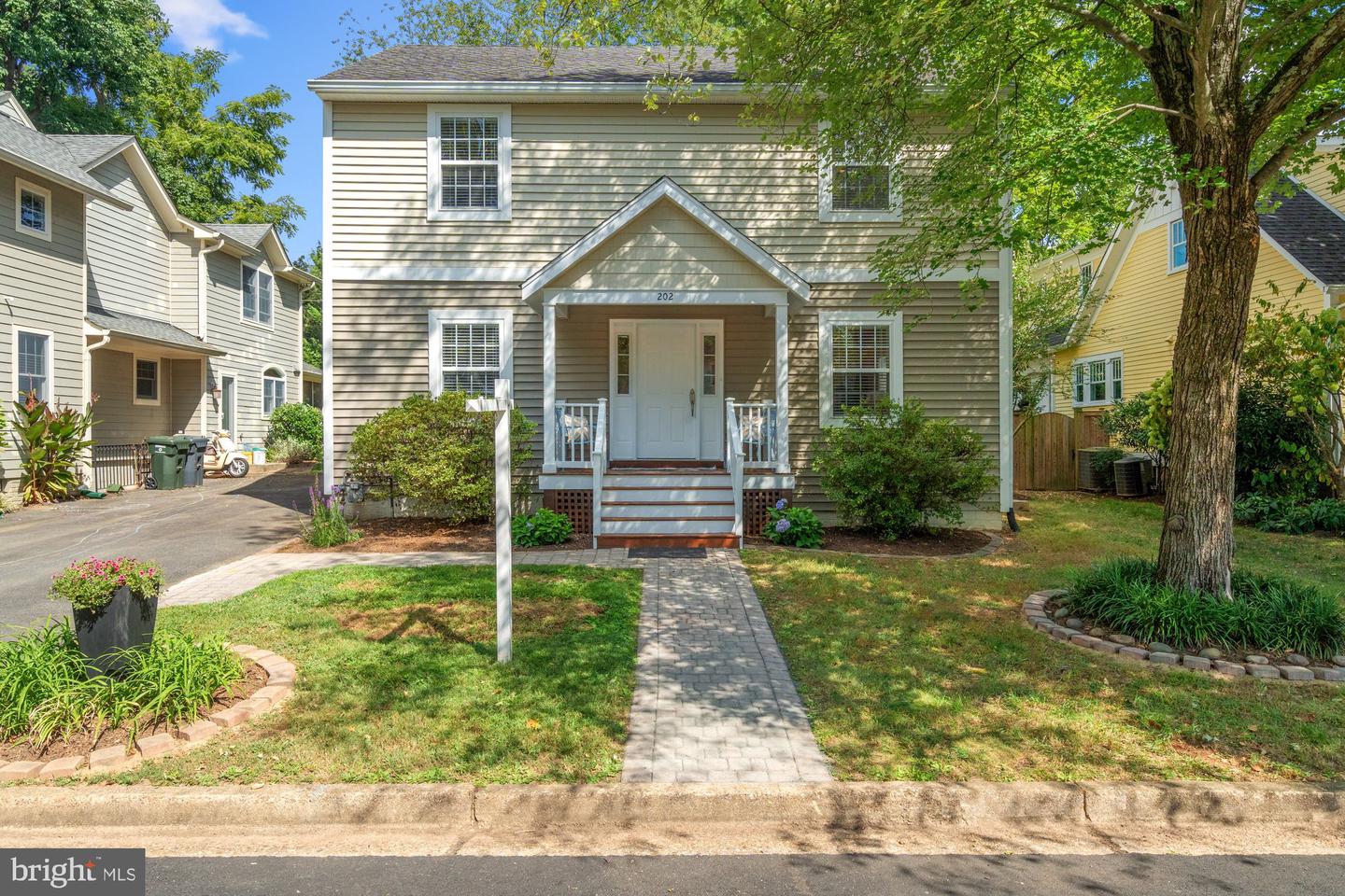 202 W GEORGE MASON RD, FALLS CHURCH, Virginia 22046, 4 Bedrooms Bedrooms, 14 Rooms Rooms,3 BathroomsBathrooms,Residential,For sale,202 W GEORGE MASON RD,VAFA2003238 MLS # VAFA2003238