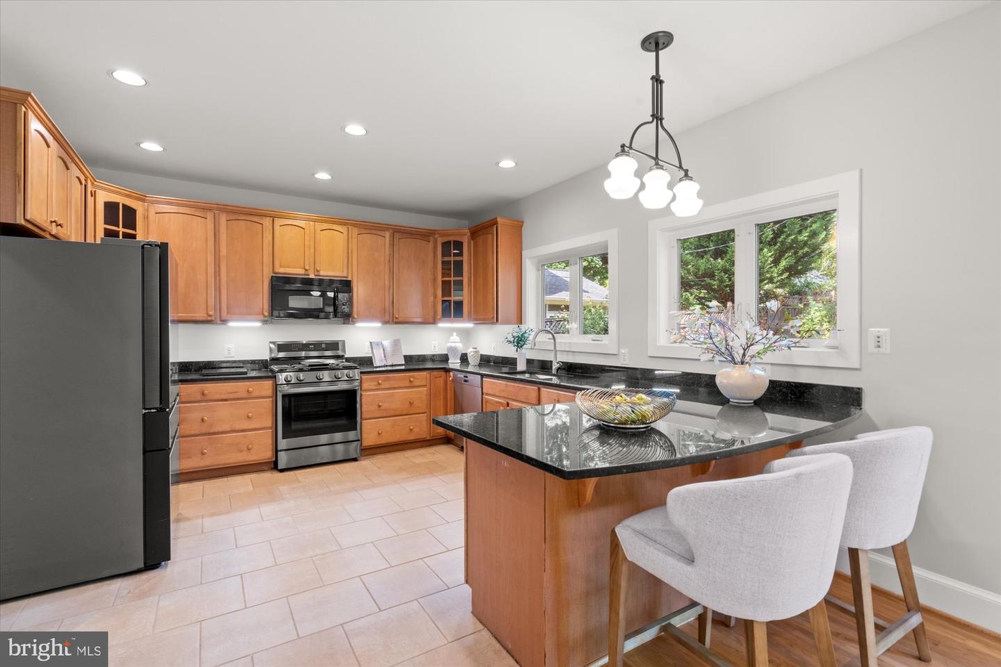 202 W GEORGE MASON RD, FALLS CHURCH, Virginia 22046, 4 Bedrooms Bedrooms, 14 Rooms Rooms,3 BathroomsBathrooms,Residential,For sale,202 W GEORGE MASON RD,VAFA2003238 MLS # VAFA2003238