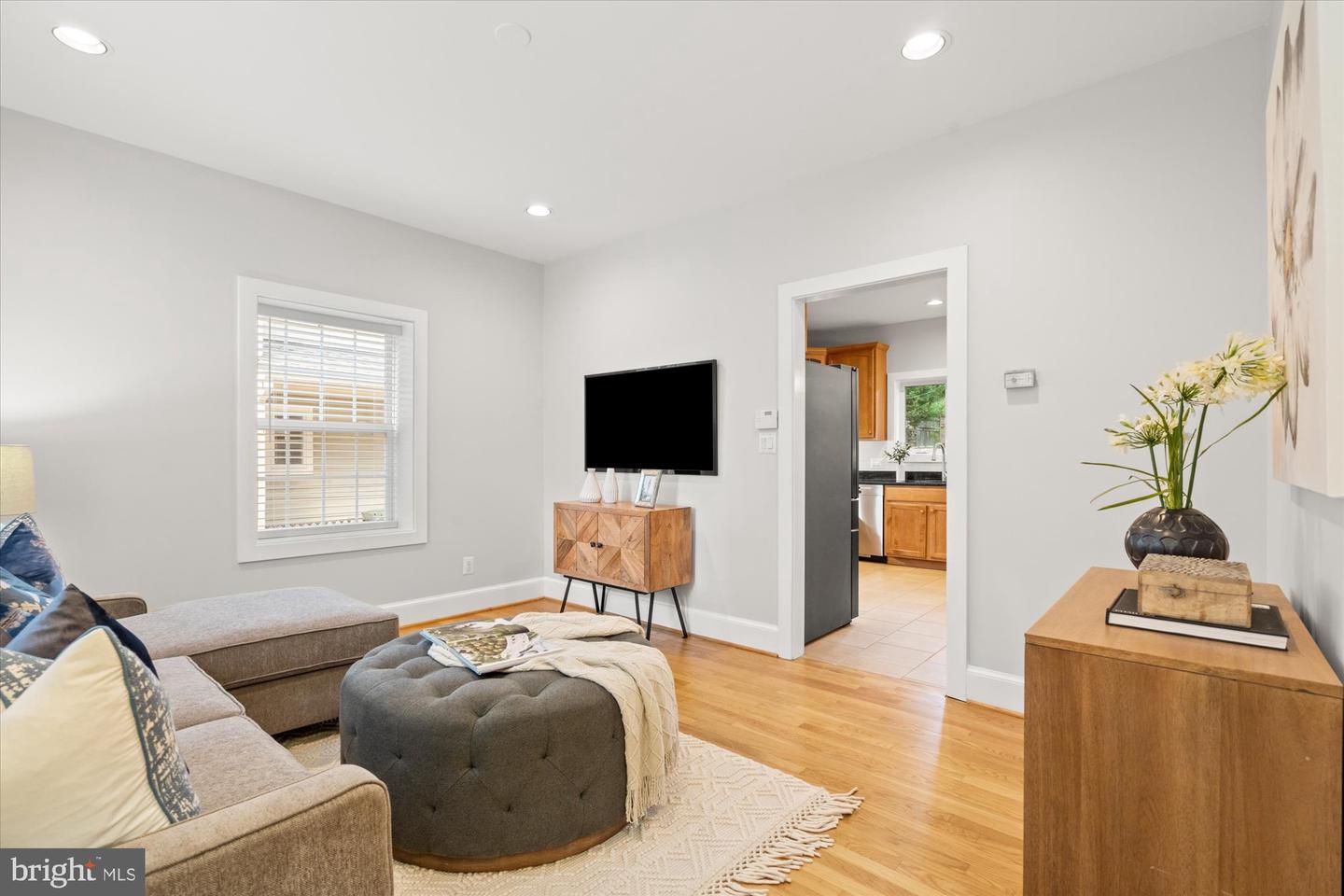 202 W GEORGE MASON RD, FALLS CHURCH, Virginia 22046, 4 Bedrooms Bedrooms, 14 Rooms Rooms,3 BathroomsBathrooms,Residential,For sale,202 W GEORGE MASON RD,VAFA2003238 MLS # VAFA2003238