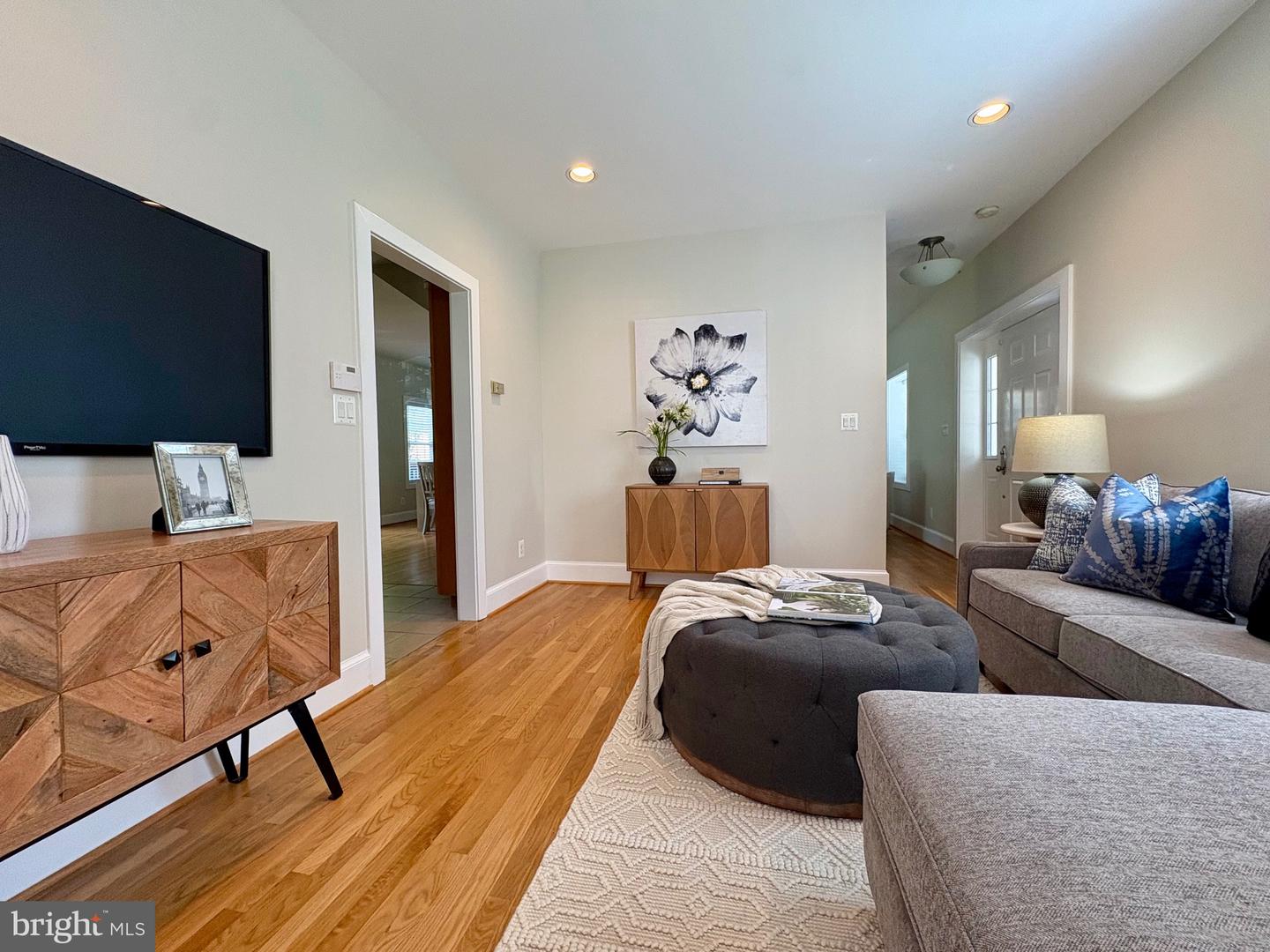 202 W GEORGE MASON RD, FALLS CHURCH, Virginia 22046, 4 Bedrooms Bedrooms, 14 Rooms Rooms,3 BathroomsBathrooms,Residential,For sale,202 W GEORGE MASON RD,VAFA2003238 MLS # VAFA2003238
