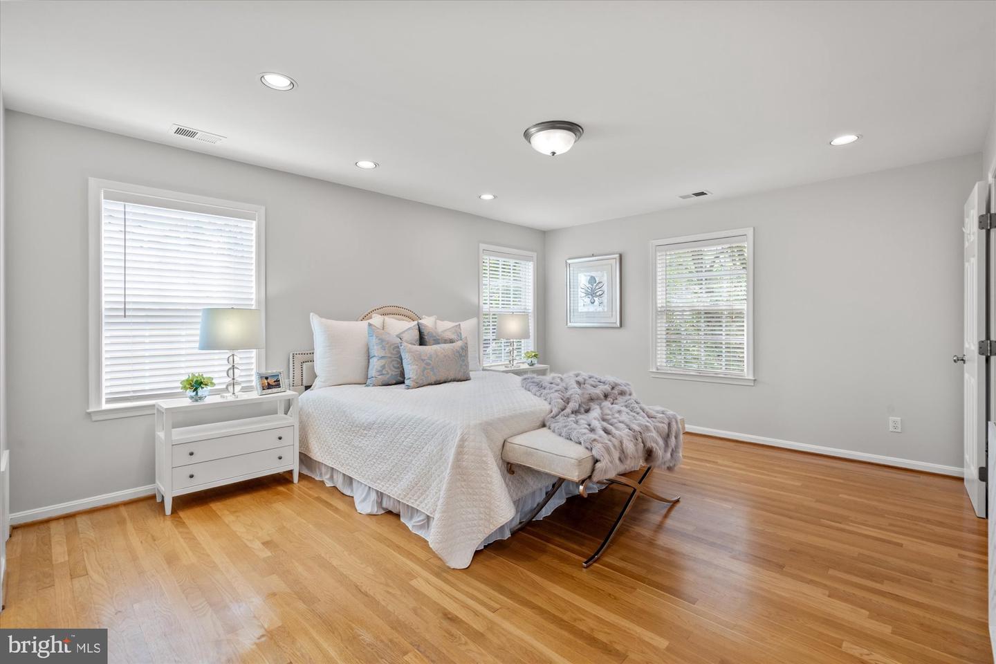 202 W GEORGE MASON RD, FALLS CHURCH, Virginia 22046, 4 Bedrooms Bedrooms, 14 Rooms Rooms,3 BathroomsBathrooms,Residential,For sale,202 W GEORGE MASON RD,VAFA2003238 MLS # VAFA2003238