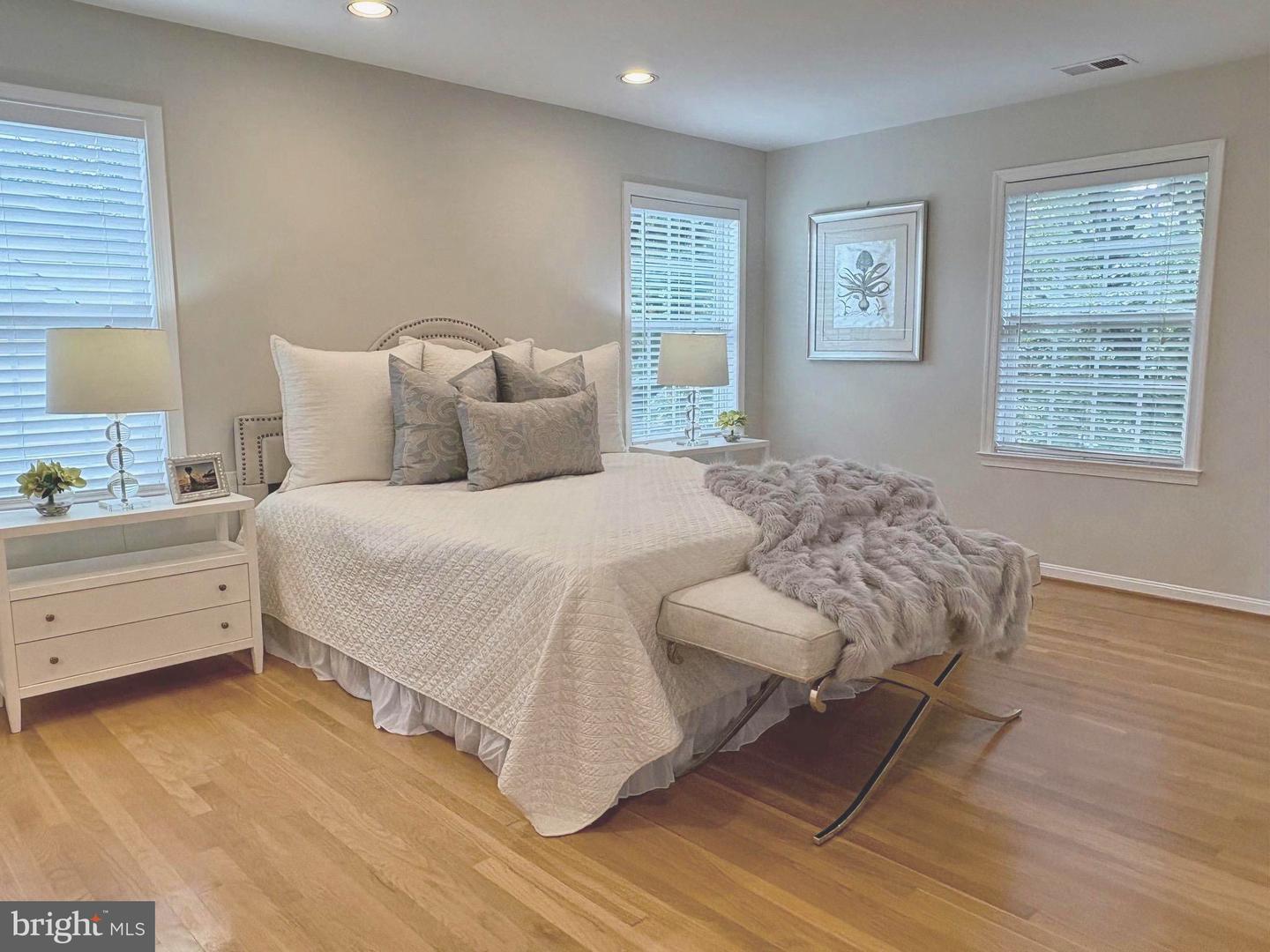 202 W GEORGE MASON RD, FALLS CHURCH, Virginia 22046, 4 Bedrooms Bedrooms, 14 Rooms Rooms,3 BathroomsBathrooms,Residential,For sale,202 W GEORGE MASON RD,VAFA2003238 MLS # VAFA2003238