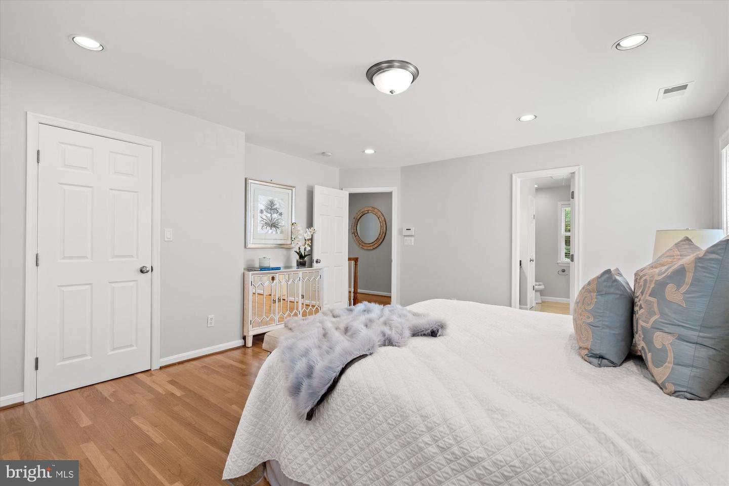 202 W GEORGE MASON RD, FALLS CHURCH, Virginia 22046, 4 Bedrooms Bedrooms, 14 Rooms Rooms,3 BathroomsBathrooms,Residential,For sale,202 W GEORGE MASON RD,VAFA2003238 MLS # VAFA2003238
