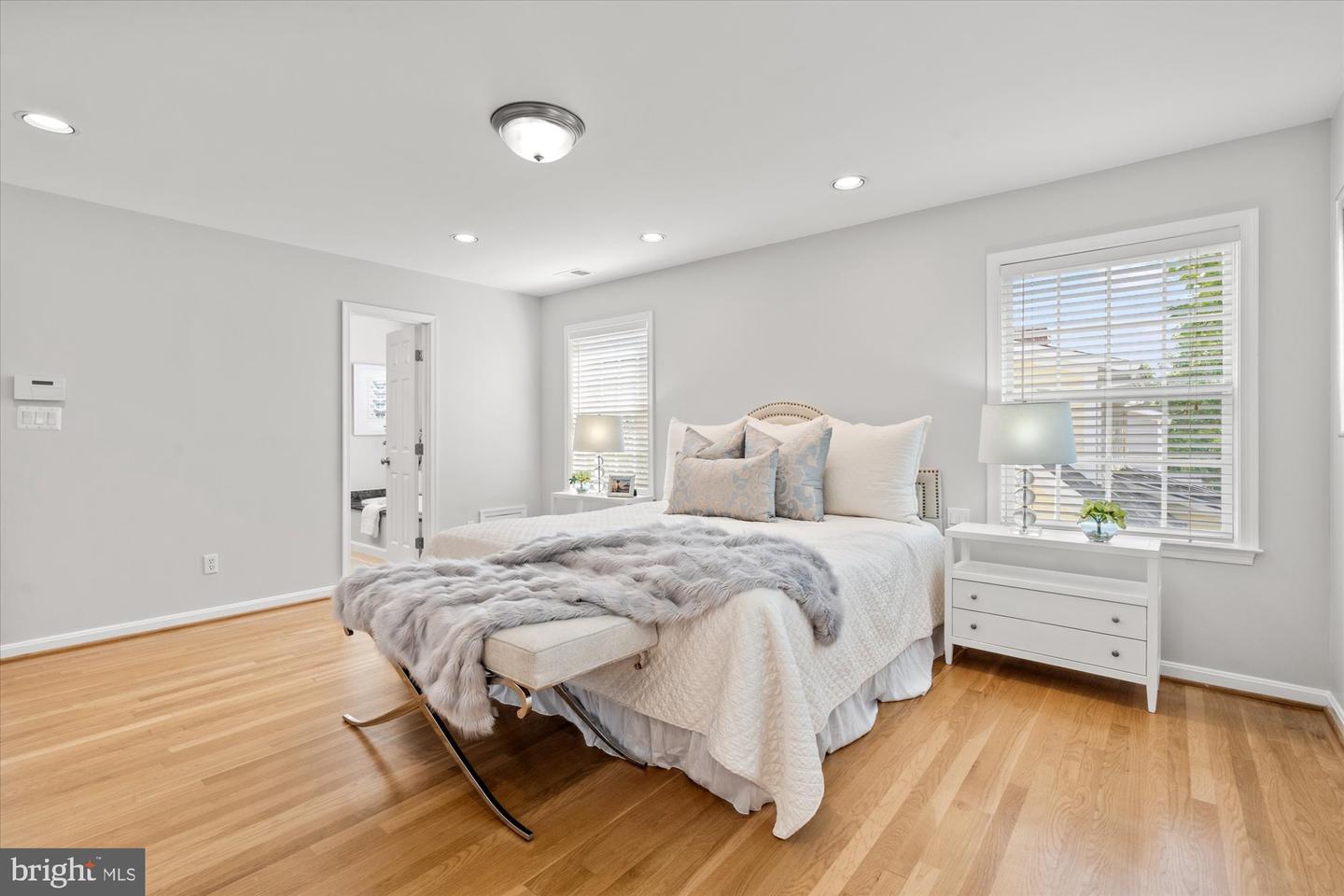 202 W GEORGE MASON RD, FALLS CHURCH, Virginia 22046, 4 Bedrooms Bedrooms, 14 Rooms Rooms,3 BathroomsBathrooms,Residential,For sale,202 W GEORGE MASON RD,VAFA2003238 MLS # VAFA2003238