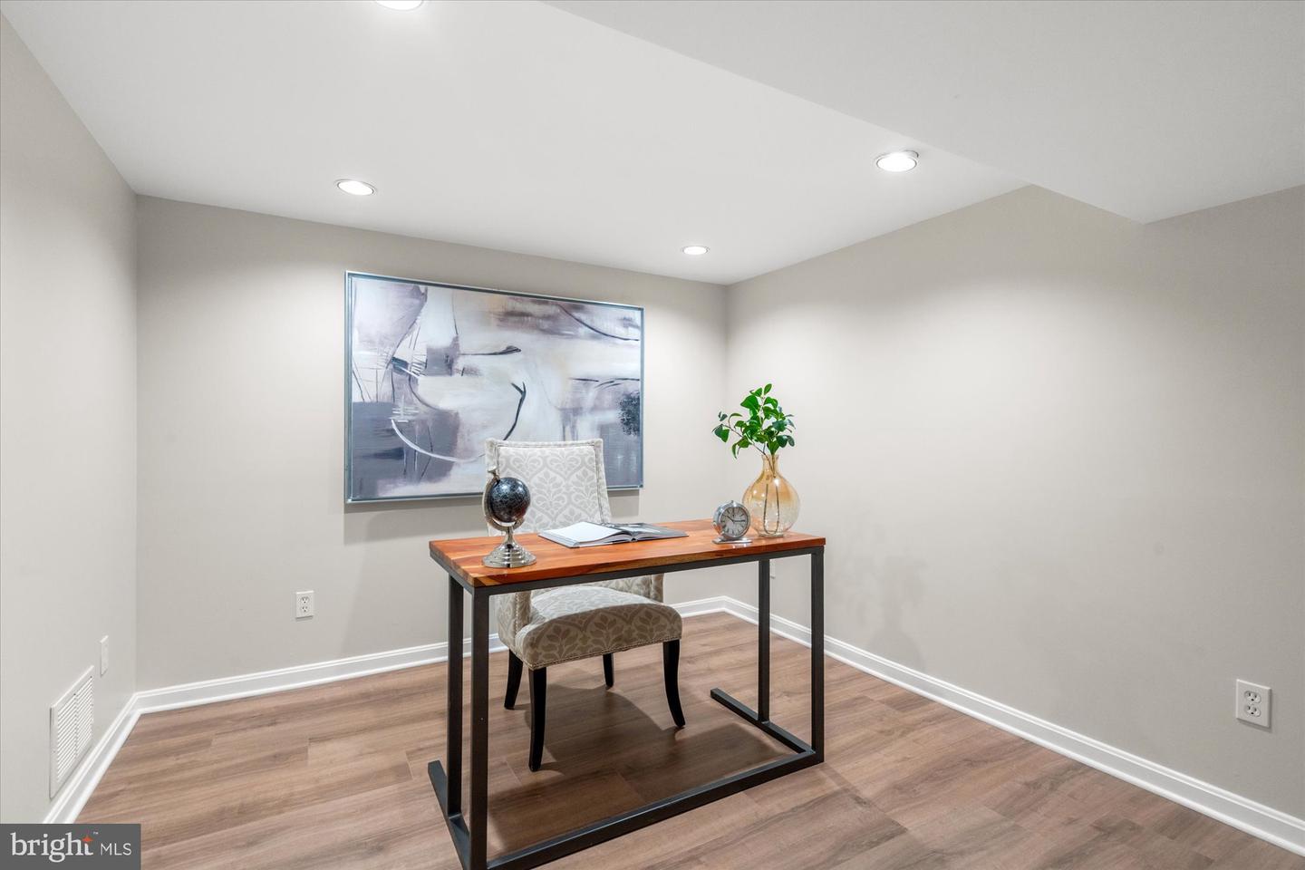 202 W GEORGE MASON RD, FALLS CHURCH, Virginia 22046, 4 Bedrooms Bedrooms, 14 Rooms Rooms,3 BathroomsBathrooms,Residential,For sale,202 W GEORGE MASON RD,VAFA2003238 MLS # VAFA2003238
