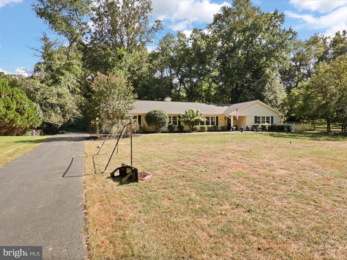 11607 HELMONT DR, OAKTON, Virginia 22124, 4 Bedrooms Bedrooms, ,2 BathroomsBathrooms,Residential,For sale,11607 HELMONT DR,VAFX2263330 MLS # VAFX2263330