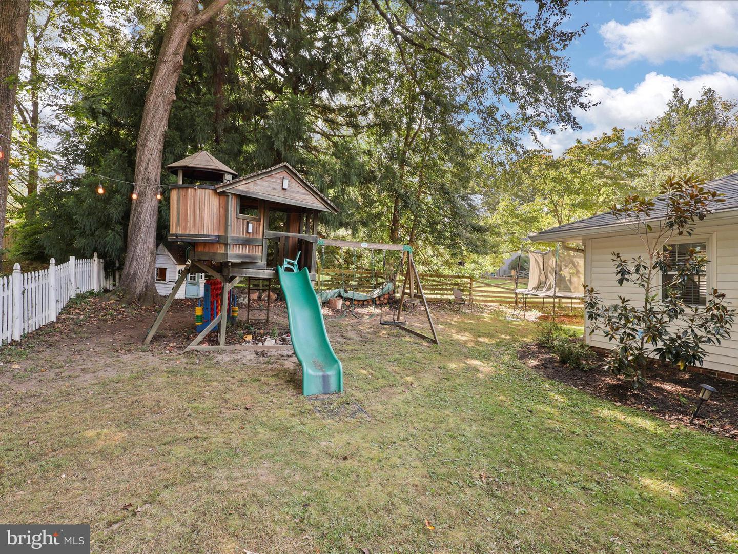 11607 HELMONT DR, OAKTON, Virginia 22124, 4 Bedrooms Bedrooms, ,2 BathroomsBathrooms,Residential,For sale,11607 HELMONT DR,VAFX2263330 MLS # VAFX2263330