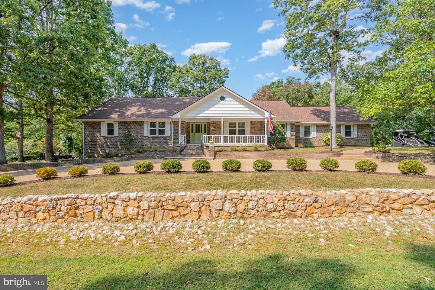 2 HUNTERS CT, FREDERICKSBURG, Virginia 22405, 4 Bedrooms Bedrooms, ,3 BathroomsBathrooms,Residential,For sale,2 HUNTERS CT,VAST2042568 MLS # VAST2042568