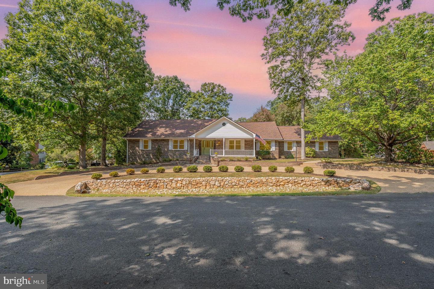 2 HUNTERS CT, FREDERICKSBURG, Virginia 22405, 4 Bedrooms Bedrooms, ,3 BathroomsBathrooms,Residential,For sale,2 HUNTERS CT,VAST2042568 MLS # VAST2042568