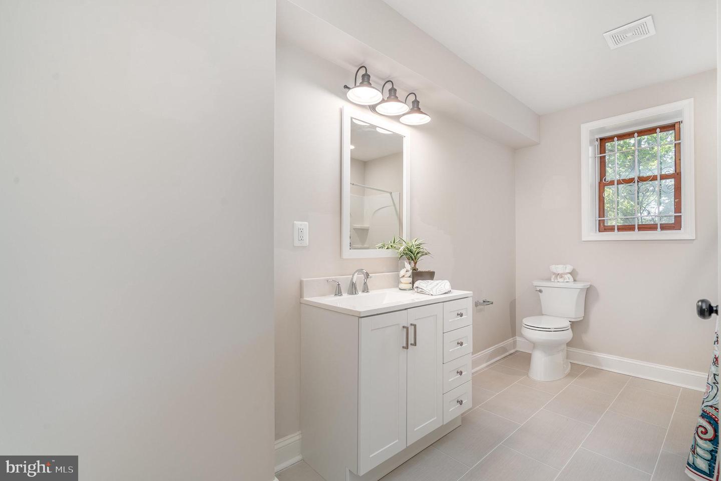2 HUNTERS CT, FREDERICKSBURG, Virginia 22405, 4 Bedrooms Bedrooms, ,3 BathroomsBathrooms,Residential,For sale,2 HUNTERS CT,VAST2042568 MLS # VAST2042568