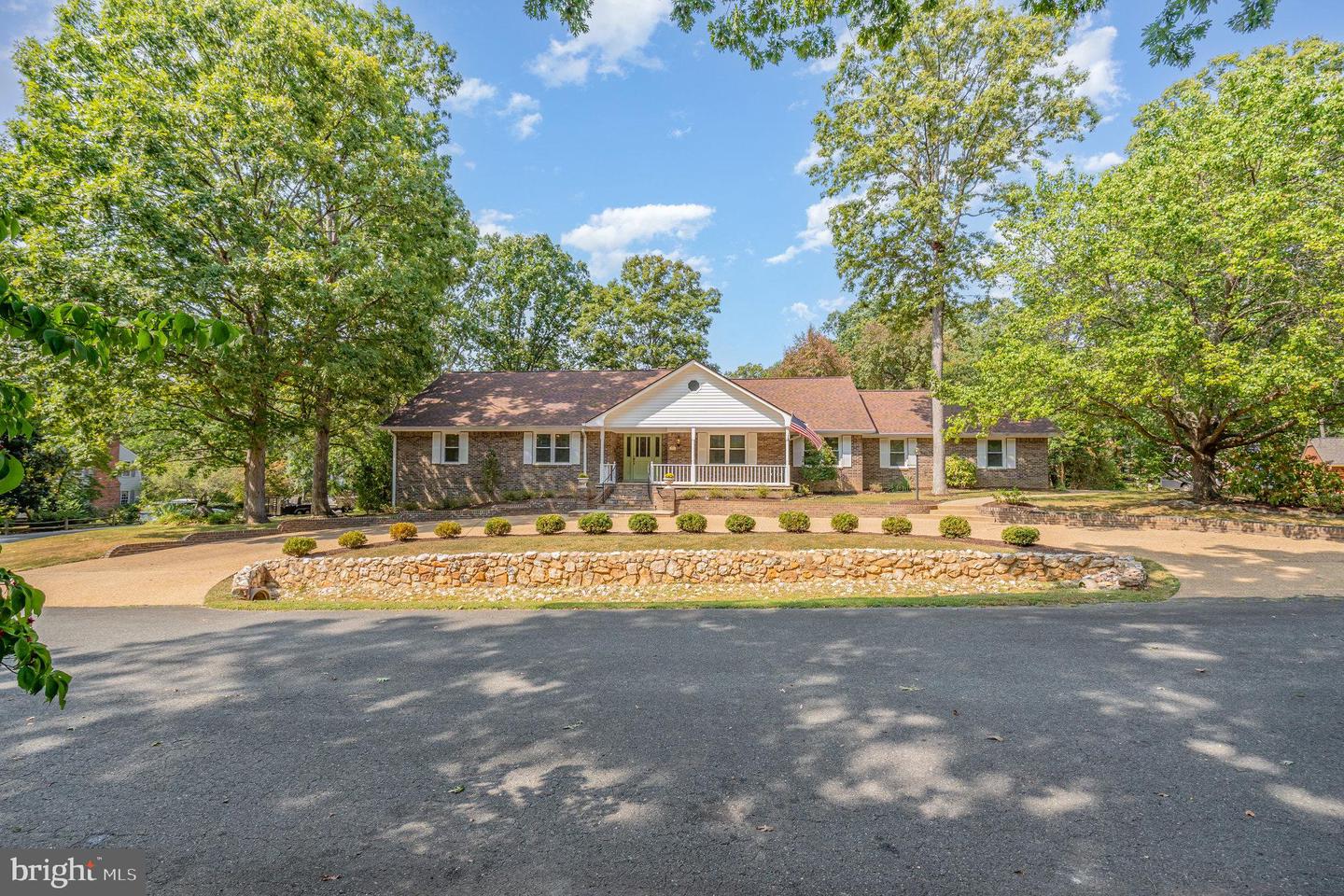 2 HUNTERS CT, FREDERICKSBURG, Virginia 22405, 4 Bedrooms Bedrooms, ,3 BathroomsBathrooms,Residential,For sale,2 HUNTERS CT,VAST2042568 MLS # VAST2042568