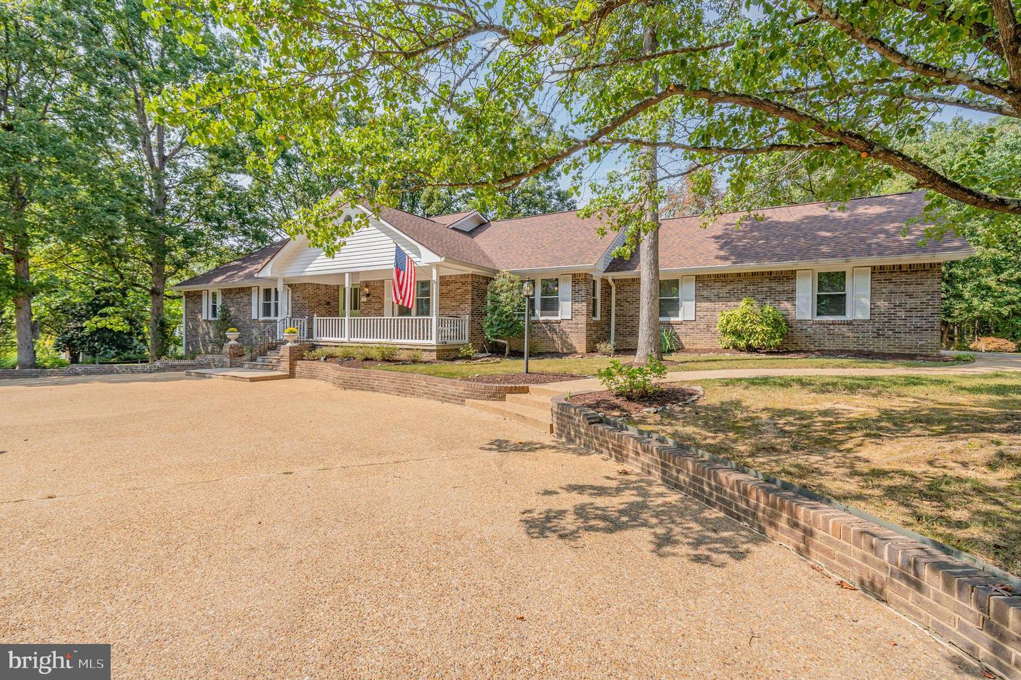 2 HUNTERS CT, FREDERICKSBURG, Virginia 22405, 4 Bedrooms Bedrooms, ,3 BathroomsBathrooms,Residential,For sale,2 HUNTERS CT,VAST2042568 MLS # VAST2042568