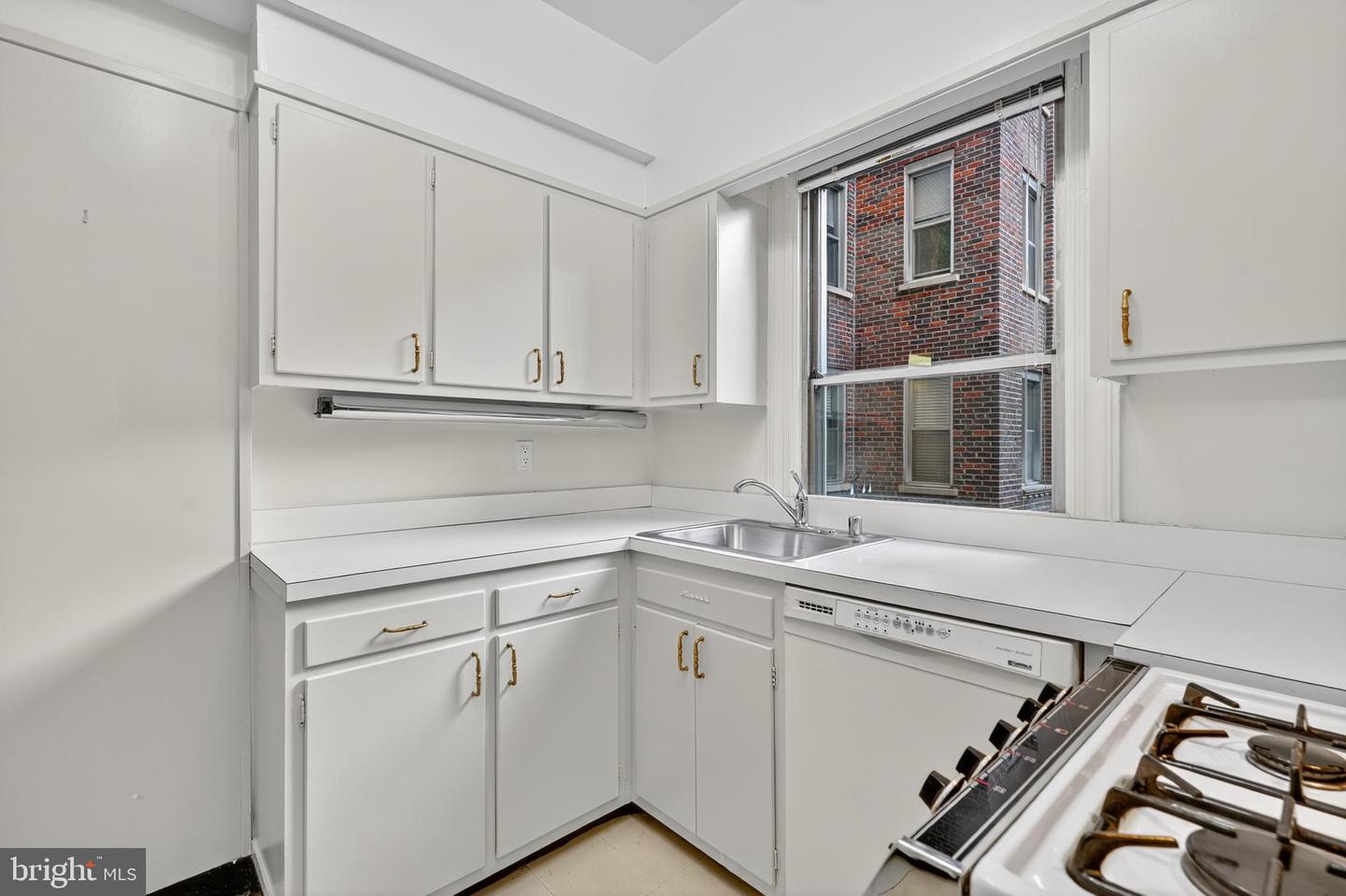4000 CATHEDRAL AVE NW #208B, WASHINGTON, District Of Columbia 20016, 1 Bedroom Bedrooms, ,1 BathroomBathrooms,Residential,For sale,4000 CATHEDRAL AVE NW #208B,DCDC2223950 MLS # DCDC2223950
