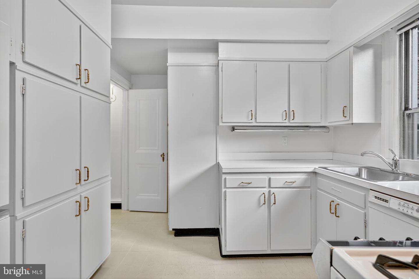 4000 CATHEDRAL AVE NW #208B, WASHINGTON, District Of Columbia 20016, 1 Bedroom Bedrooms, ,1 BathroomBathrooms,Residential,For sale,4000 CATHEDRAL AVE NW #208B,DCDC2223950 MLS # DCDC2223950