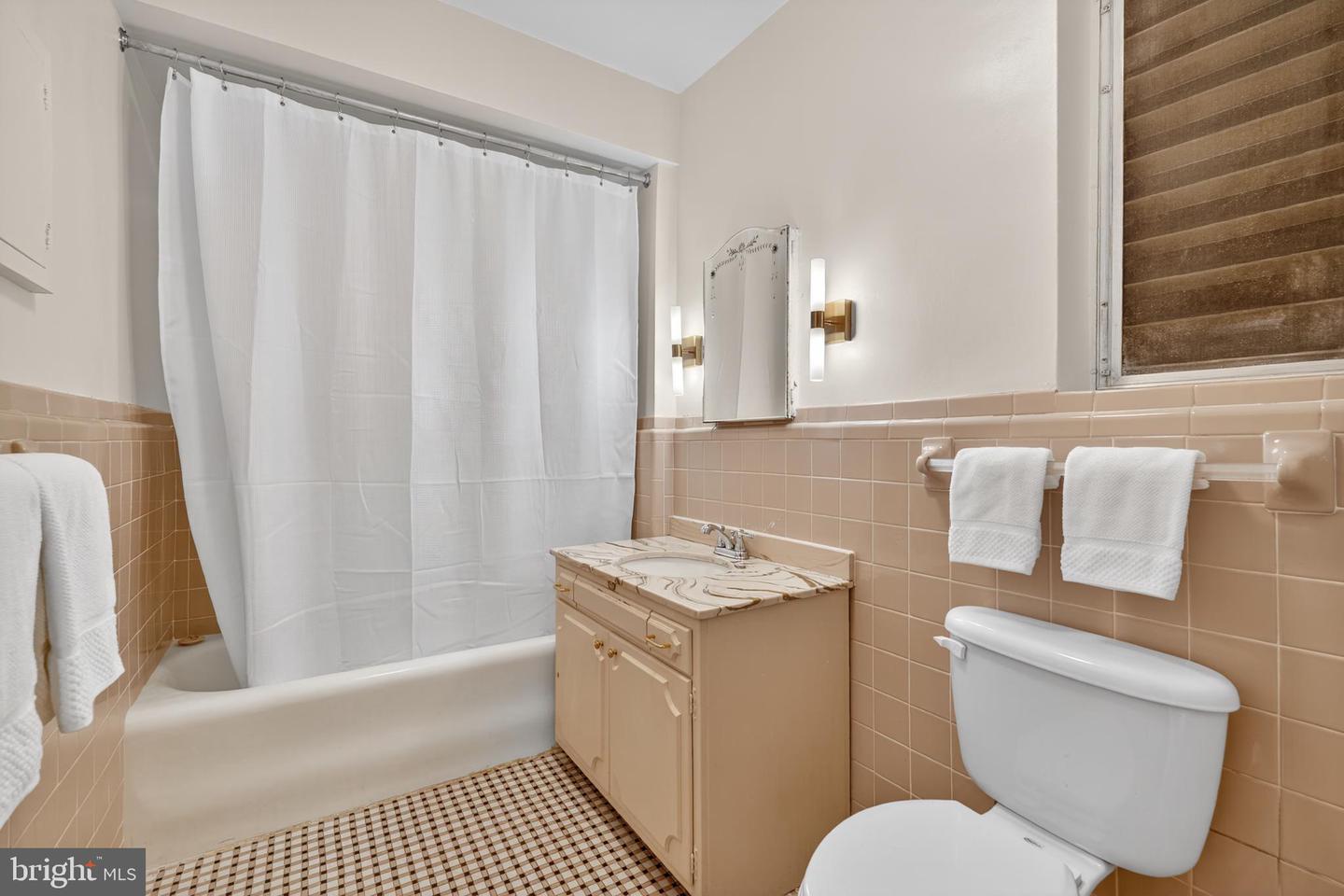 4000 CATHEDRAL AVE NW #208B, WASHINGTON, District Of Columbia 20016, 1 Bedroom Bedrooms, ,1 BathroomBathrooms,Residential,For sale,4000 CATHEDRAL AVE NW #208B,DCDC2223950 MLS # DCDC2223950