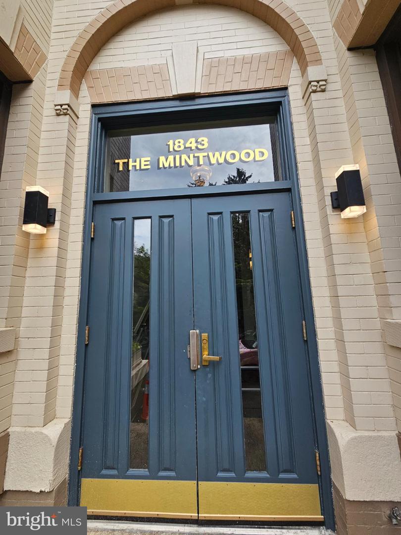 1843 MINTWOOD PL NW #204, WASHINGTON, District Of Columbia 20009, 2 Bedrooms Bedrooms, 7 Rooms Rooms,2 BathroomsBathrooms,Residential,For sale,1843 MINTWOOD PL NW #204,DCDC2224876 MLS # DCDC2224876