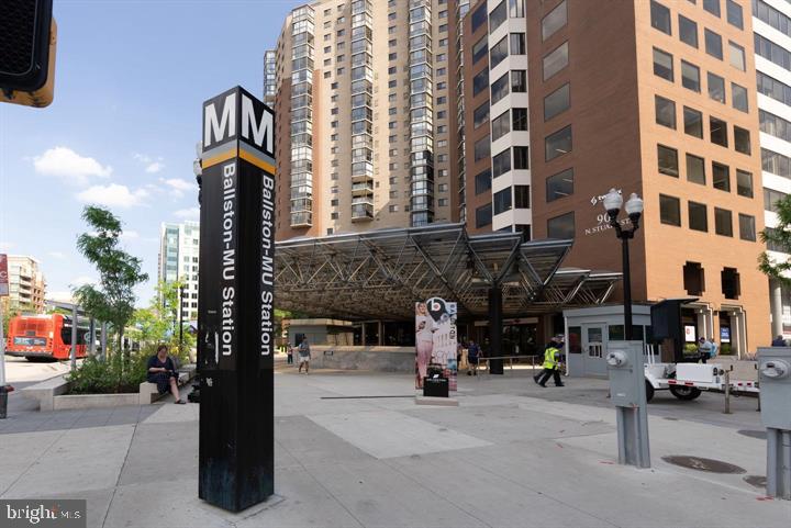 900 N STAFFORD ST #1117, ARLINGTON, Virginia 22203, 3 Bedrooms Bedrooms, ,2 BathroomsBathrooms,Residential,For sale,900 N STAFFORD ST #1117,VAAR2064330 MLS # VAAR2064330