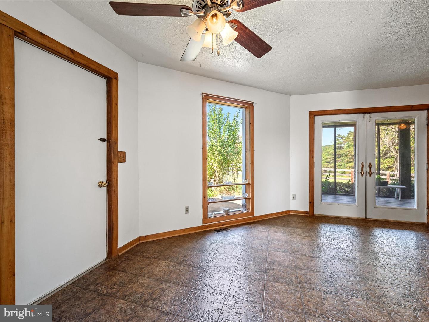 2064 SULPHUR SPRINGS RD, MIDDLETOWN, Virginia 22645, 3 Bedrooms Bedrooms, ,3 BathroomsBathrooms,Residential,For sale,2064 SULPHUR SPRINGS RD,VAWR2011706 MLS # VAWR2011706