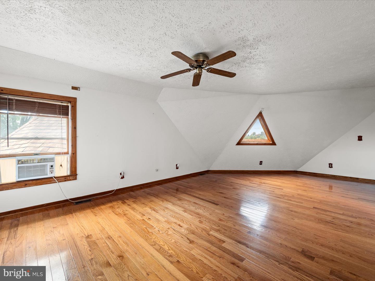 2064 SULPHUR SPRINGS RD, MIDDLETOWN, Virginia 22645, 3 Bedrooms Bedrooms, ,3 BathroomsBathrooms,Residential,For sale,2064 SULPHUR SPRINGS RD,VAWR2011706 MLS # VAWR2011706