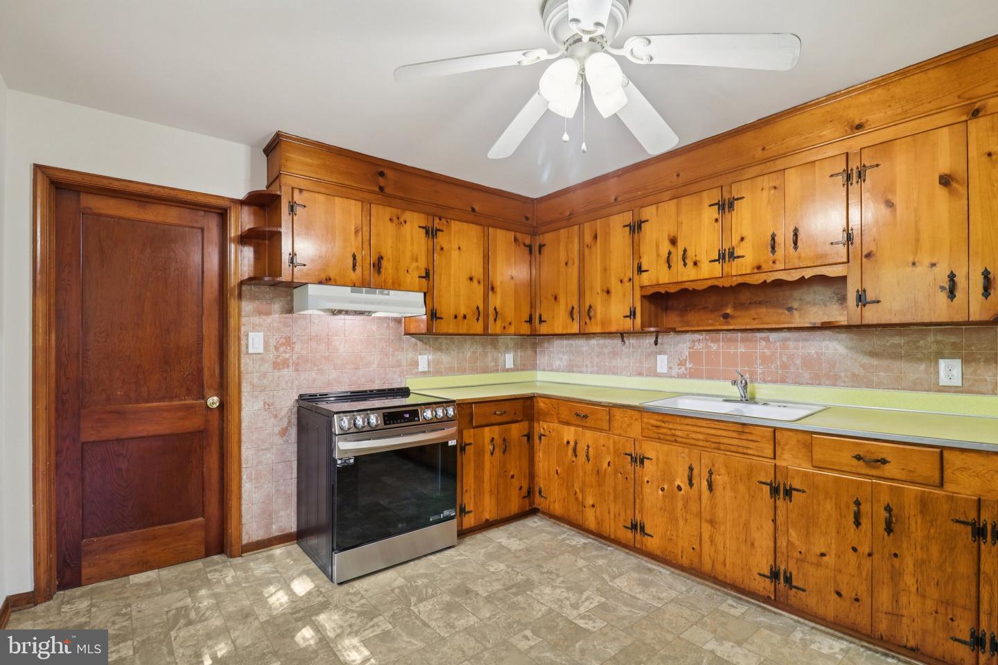 848 LINCOLN DR, FREDERICKSBURG, Virginia 22407, 3 Bedrooms Bedrooms, ,1 BathroomBathrooms,Residential,For sale,848 LINCOLN DR,VASP2034718 MLS # VASP2034718