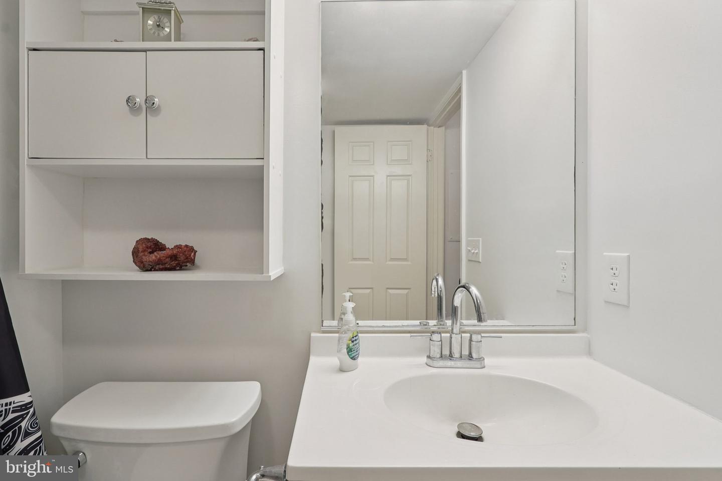 5816 ORCHARD HILL LN, CLIFTON, Virginia 20124, 2 Bedrooms Bedrooms, ,2 BathroomsBathrooms,Residential,For sale,5816 ORCHARD HILL LN,VAFX2266948 MLS # VAFX2266948