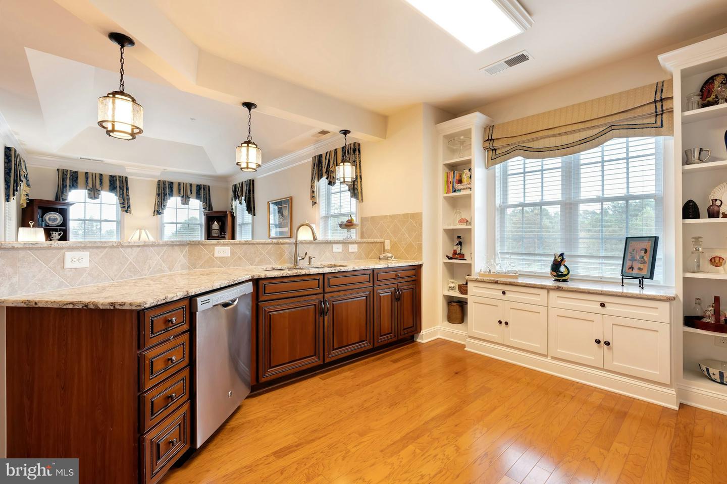 15211 ROYAL CREST DR #405, HAYMARKET, Virginia 20169, 2 Bedrooms Bedrooms, ,2 BathroomsBathrooms,Residential,For sale,15211 ROYAL CREST DR #405,VAPW2104746 MLS # VAPW2104746