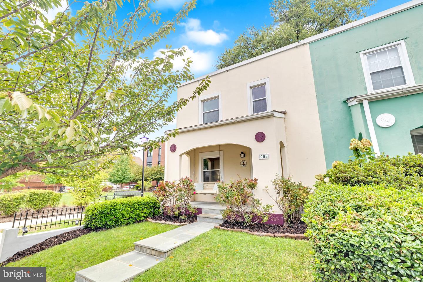 909 PENDLETON ST, ALEXANDRIA, Virginia 22314, 2 Bedrooms Bedrooms, ,1 BathroomBathrooms,Residential,For sale,909 PENDLETON ST,VAAX2050230 MLS # VAAX2050230