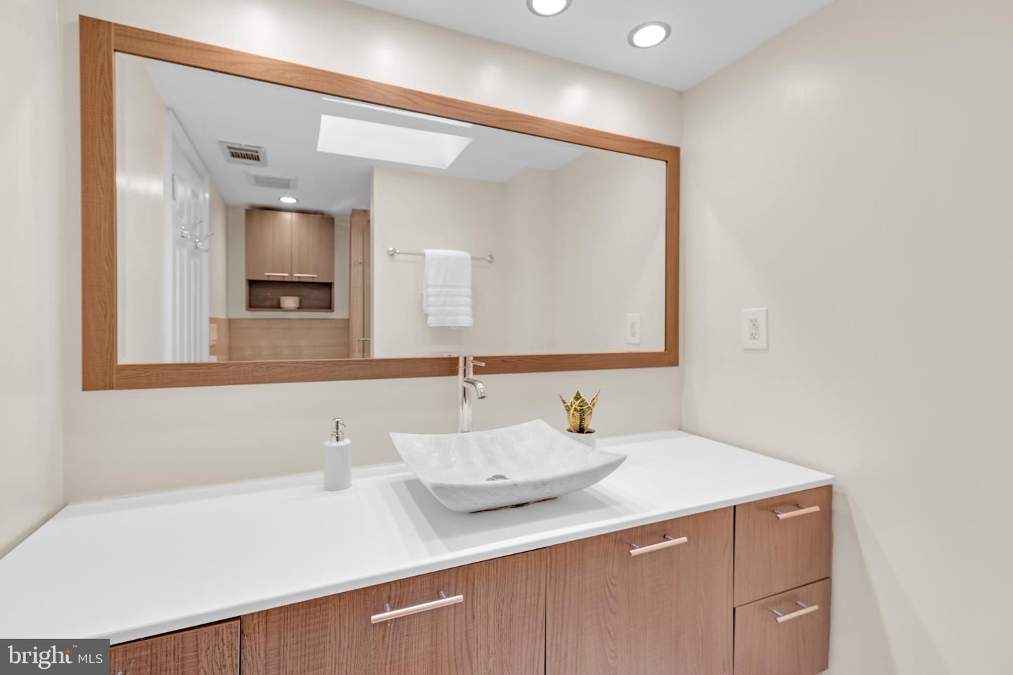 909 PENDLETON ST, ALEXANDRIA, Virginia 22314, 2 Bedrooms Bedrooms, ,1 BathroomBathrooms,Residential,For sale,909 PENDLETON ST,VAAX2050230 MLS # VAAX2050230