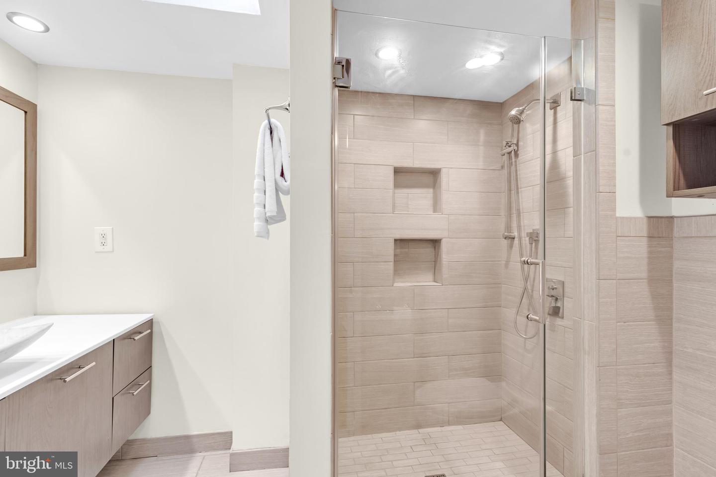 909 PENDLETON ST, ALEXANDRIA, Virginia 22314, 2 Bedrooms Bedrooms, ,1 BathroomBathrooms,Residential,For sale,909 PENDLETON ST,VAAX2050230 MLS # VAAX2050230