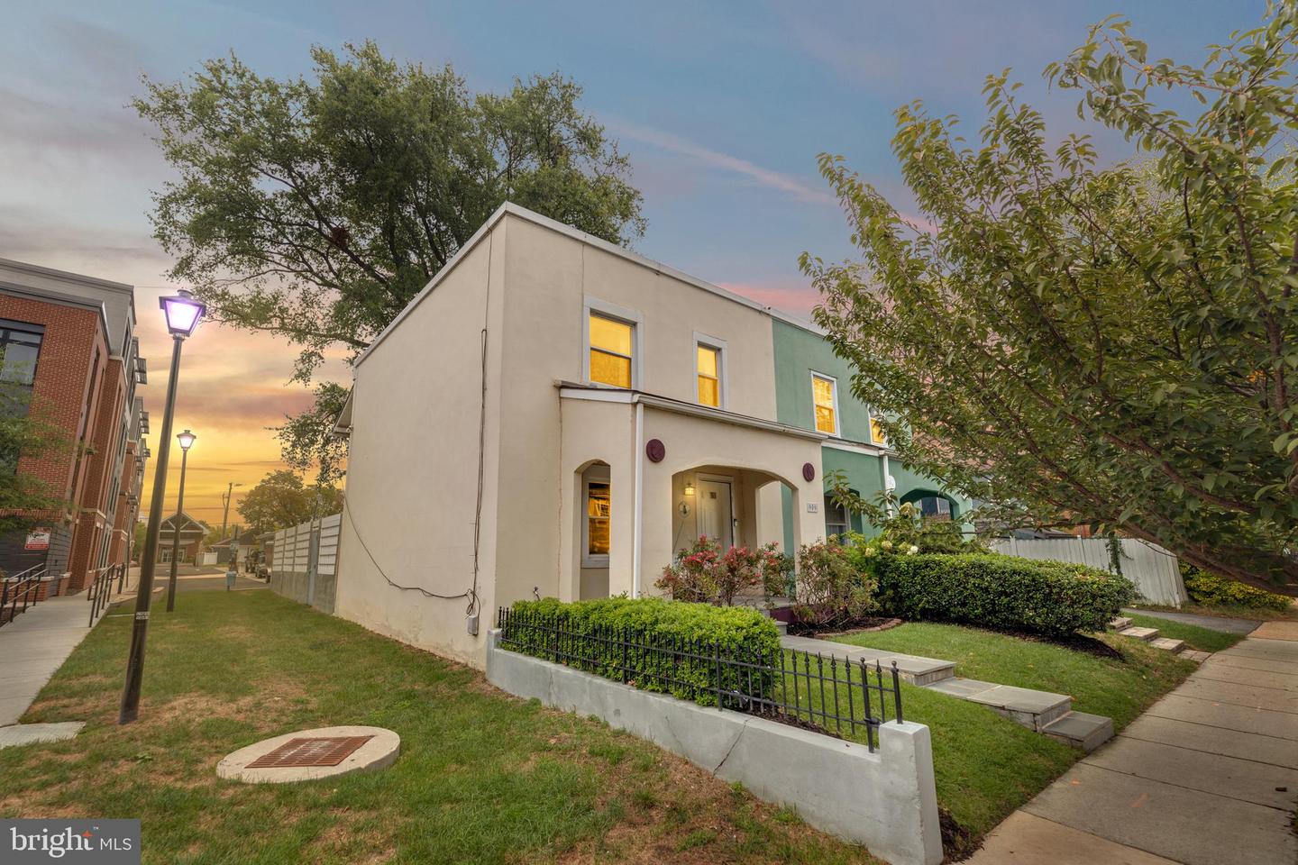 909 PENDLETON ST, ALEXANDRIA, Virginia 22314, 2 Bedrooms Bedrooms, ,1 BathroomBathrooms,Residential,For sale,909 PENDLETON ST,VAAX2050230 MLS # VAAX2050230