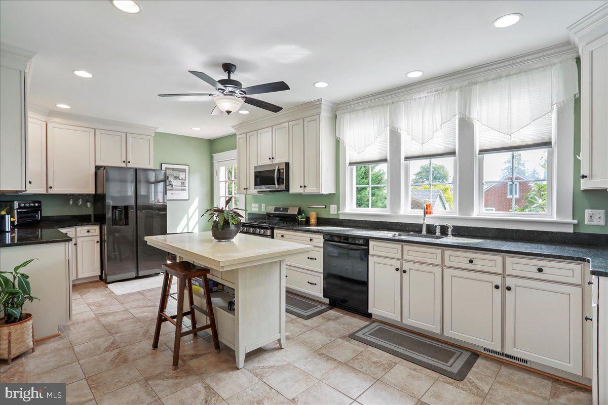 601 S WEST ST, CULPEPER, Virginia 22701, 4 Bedrooms Bedrooms, ,3 BathroomsBathrooms,Residential,For sale,601 S WEST ST,VACU2011710 MLS # VACU2011710