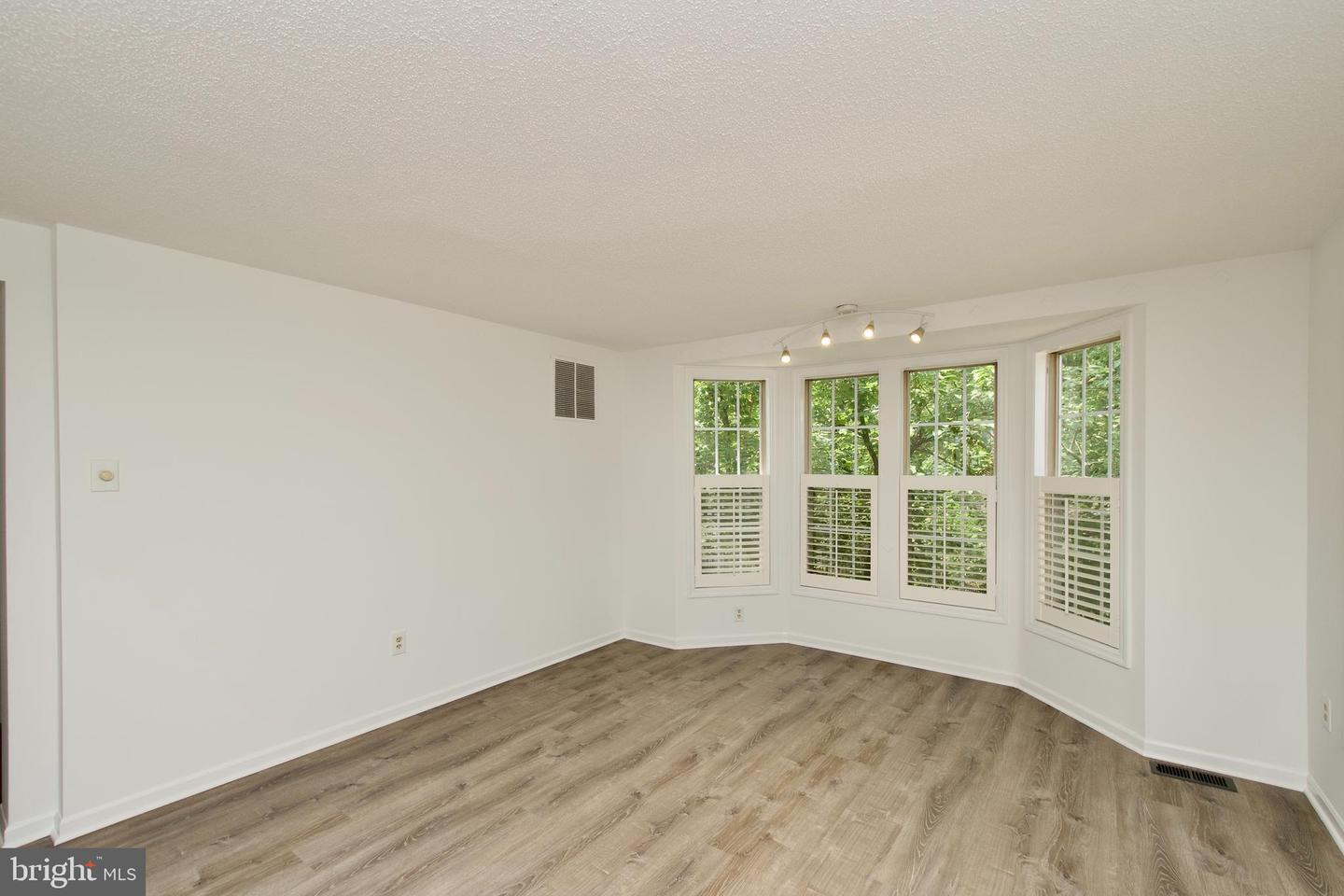 297 E RAYMOND AVE E, ALEXANDRIA, Virginia 22301, 3 Bedrooms Bedrooms, ,3 BathroomsBathrooms,Residential,For sale,297 E RAYMOND AVE E,VAAX2042842 MLS # VAAX2042842