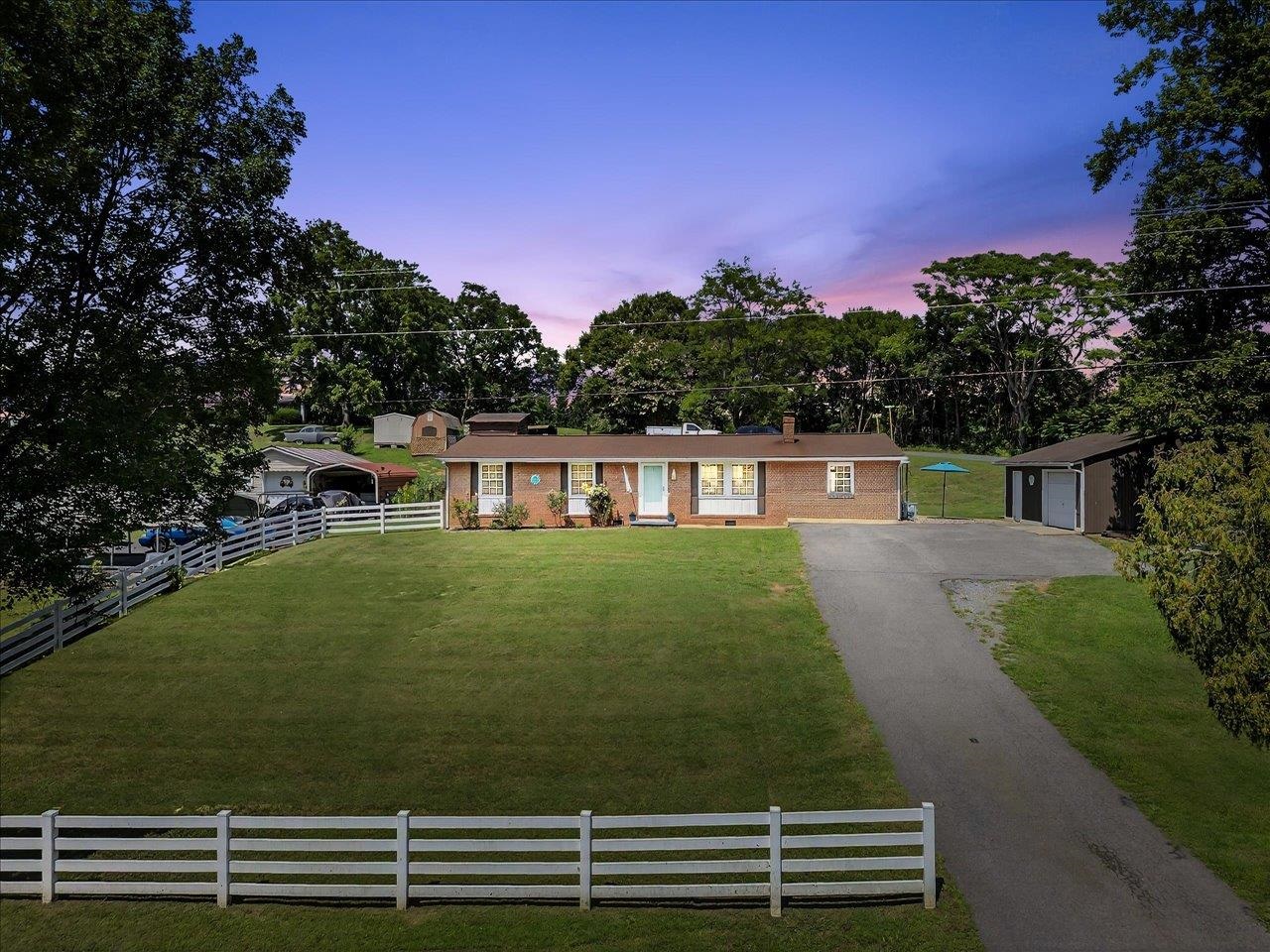 2861 OLD BUENA VISTA RD, BUENA VISTA, Virginia 24416, 3 Bedrooms Bedrooms, ,1 BathroomBathrooms,Residential,2861 OLD BUENA VISTA RD,669538 MLS # 669538