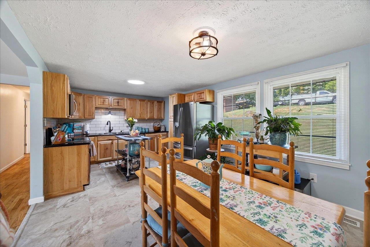 2861 OLD BUENA VISTA RD, BUENA VISTA, Virginia 24416, 3 Bedrooms Bedrooms, ,1 BathroomBathrooms,Residential,2861 OLD BUENA VISTA RD,669538 MLS # 669538