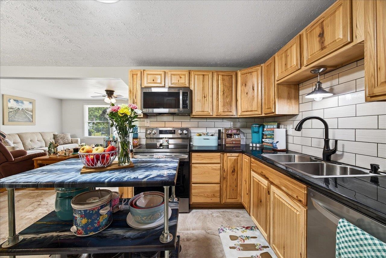 2861 OLD BUENA VISTA RD, BUENA VISTA, Virginia 24416, 3 Bedrooms Bedrooms, ,1 BathroomBathrooms,Residential,2861 OLD BUENA VISTA RD,669538 MLS # 669538